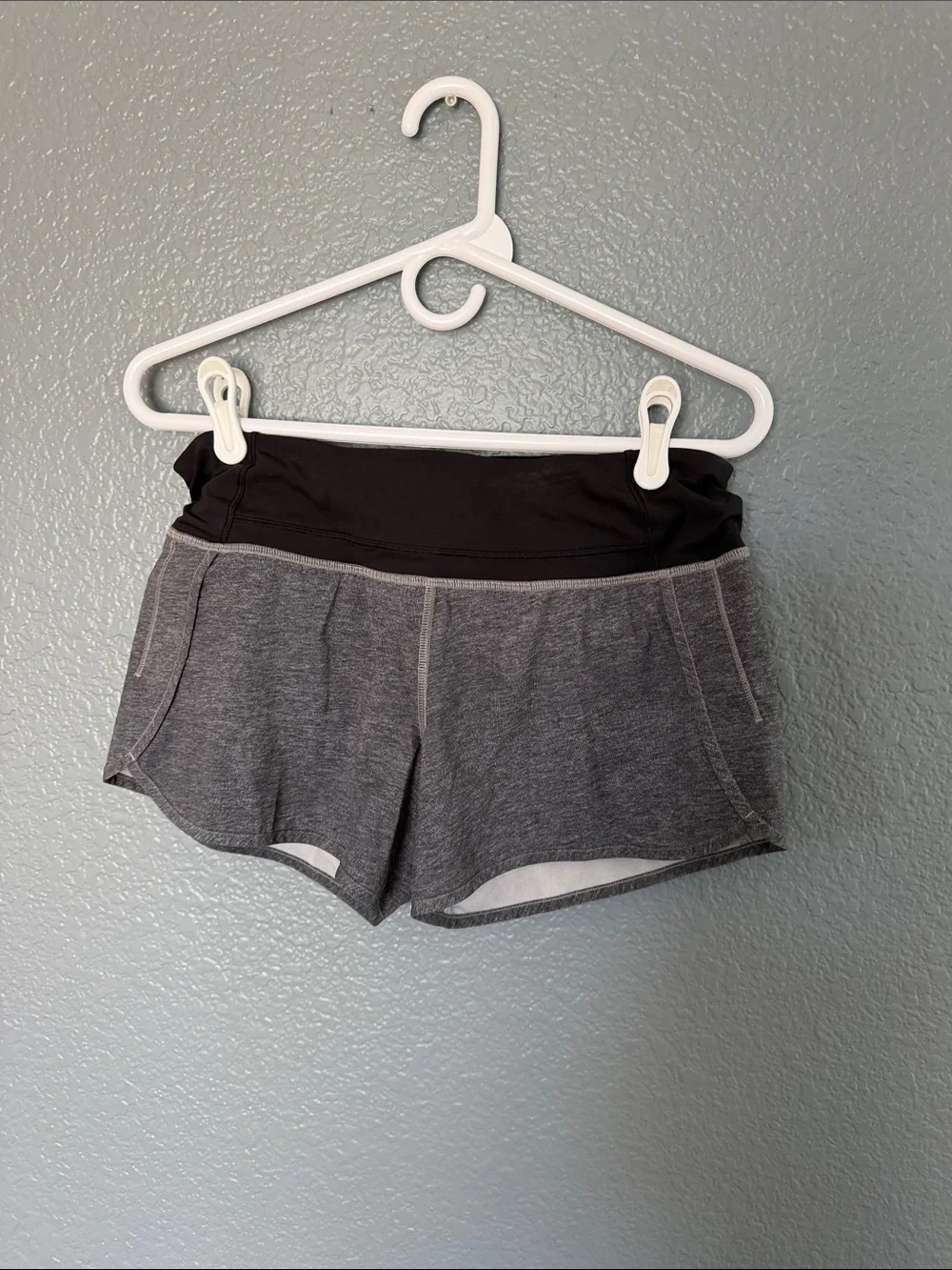 lululemon athletica Gray speed up Shorts with Black Waistband size 6, 4” inseam - Picture 2 of 8
